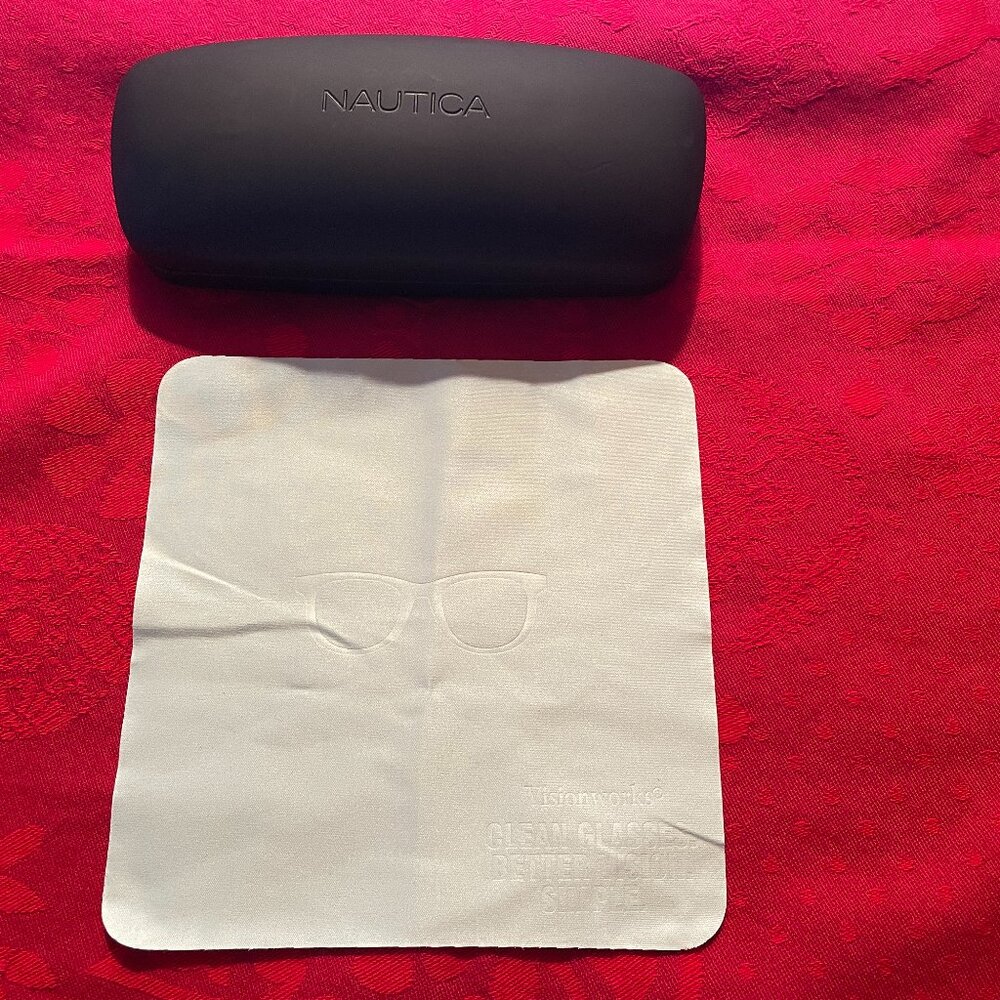 NAUTICA CLAMSHELL EYEGLASS HOLDER CLEANING WIPE INCLUDED
